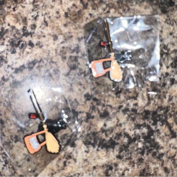 $3 WITCH CAT PIN BROOCH. ENAMEL METAL. NEW. $3 IF BUNDLED - Picture 9 of 16